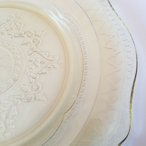 Yellow Federal Glass dinner plate. Patrician (spoke) pattern - Picture 2 of 4